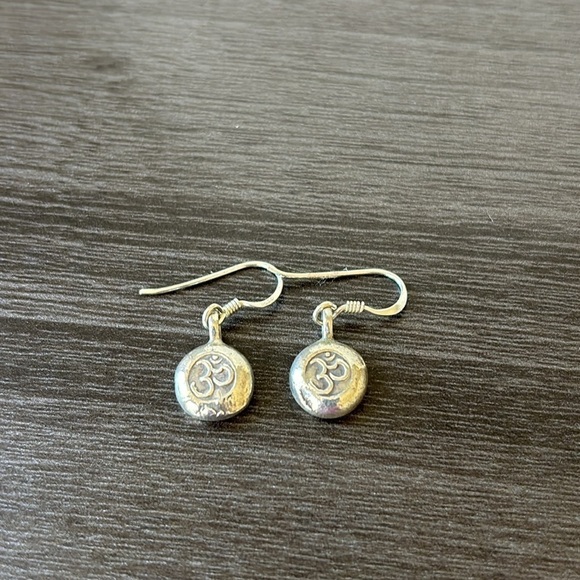 Thai Silver Om Charm Earrings Sterling Silver‎ Earwires NWT - Picture 5 of 6